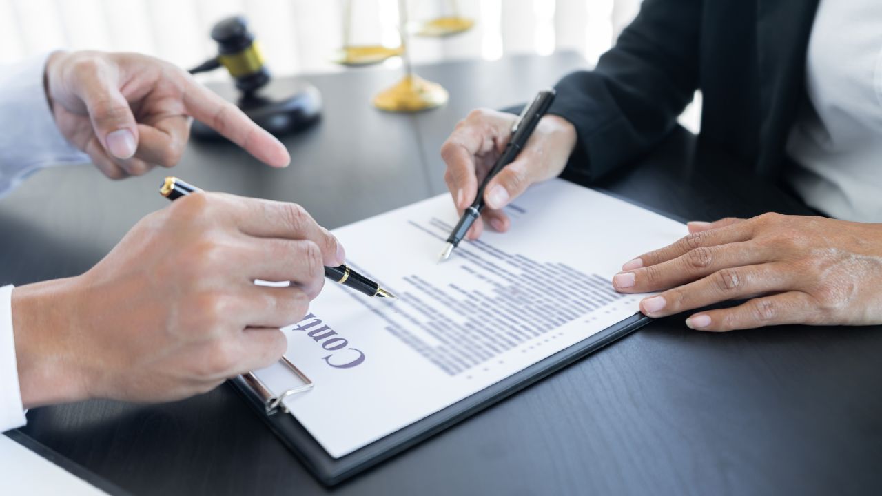 contract dispute lawyers