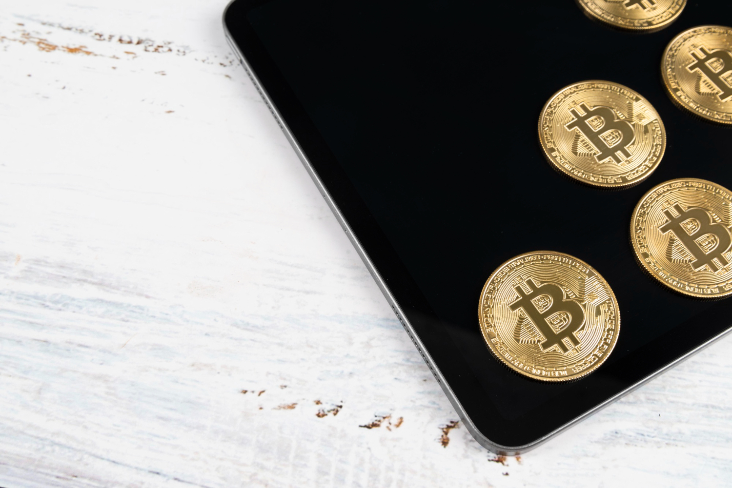 NFTs vs Cryptocurrencies