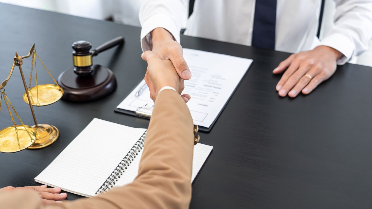 contract dispute lawyer